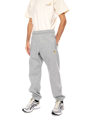 CHASE SWEAT PANT GREY HEATHER / GOLD - Pantaloni Felpa Uomo Grigi I037458 00MXX CARHARTT WIP 