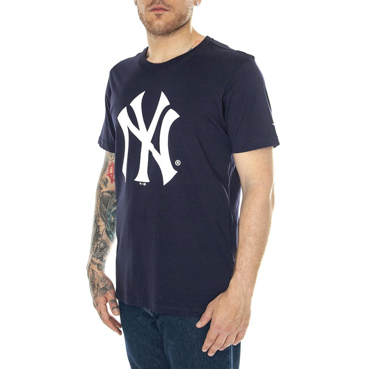 New York Yankees Primary Logo Graphic T-Shirt Maritime Blue - Maglietta Girocollo Uomo Blu 108M-EX53-NK-6GZ  FANATICS 