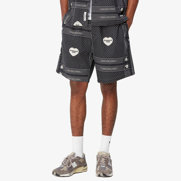HEART BANDANA SHORT HEART BANDANA PRINT, BLACK - Bermuda Uomo Neri / Multicolore I033076.24MXX . CARHARTT WIP 