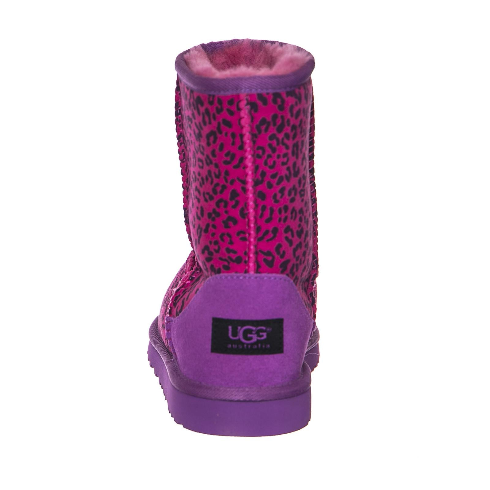 CLASSIC SHORT LEOPARD FUCHSIA UGKCLALEOFUS1004896K  UGG 