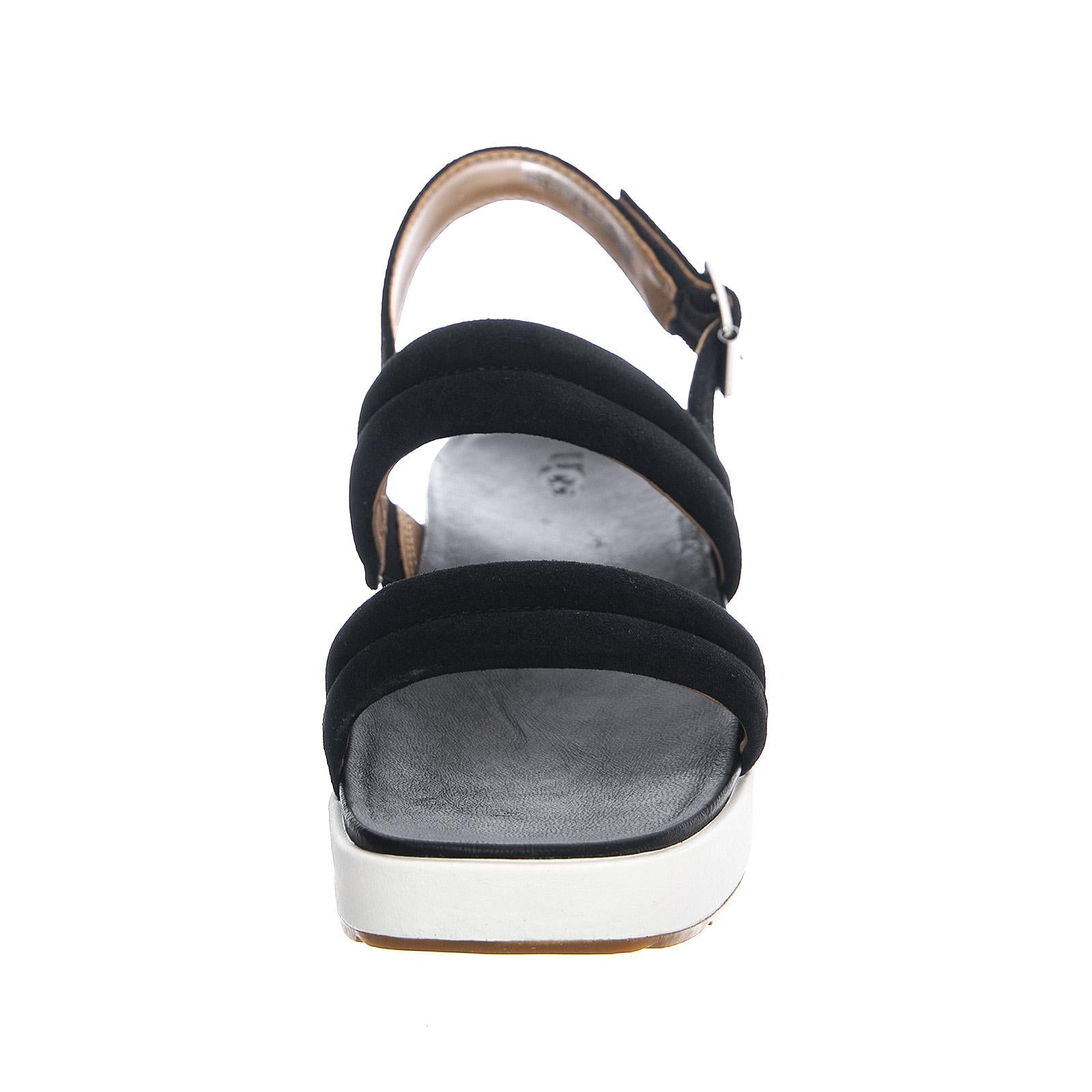  UGSLYNNBK1111071W  UGG 