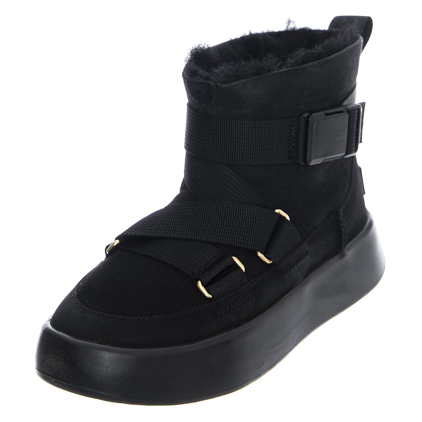  UGSCLBBUBLK1104616W  UGG 