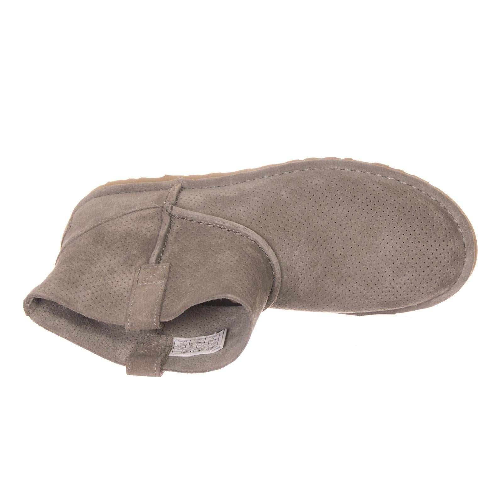 CLASSIC UNLINED MINI PERF MOLE UGSCLUNLMPMO1016852W  UGG 